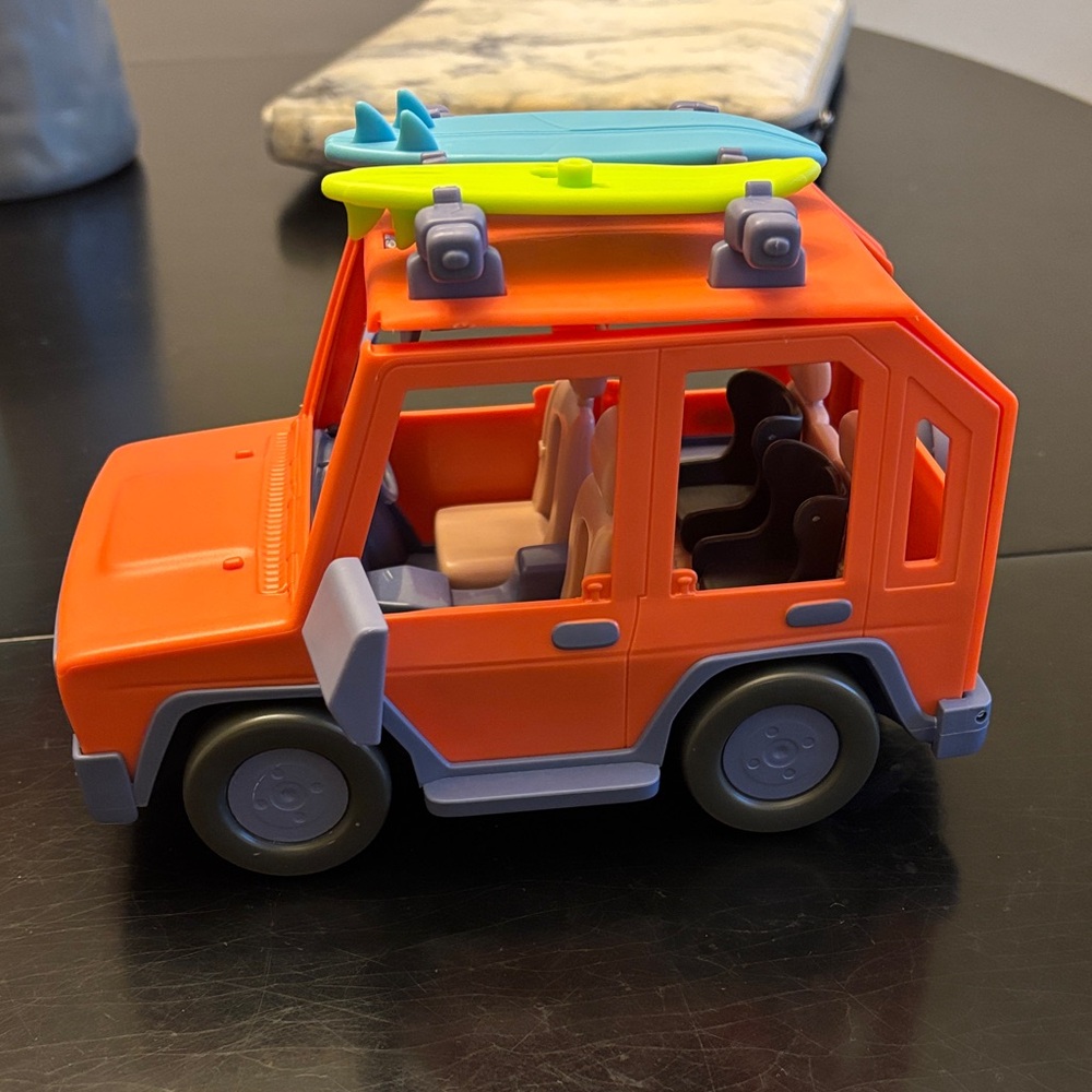 Bluey Heeler Family Jeep with Surfboards